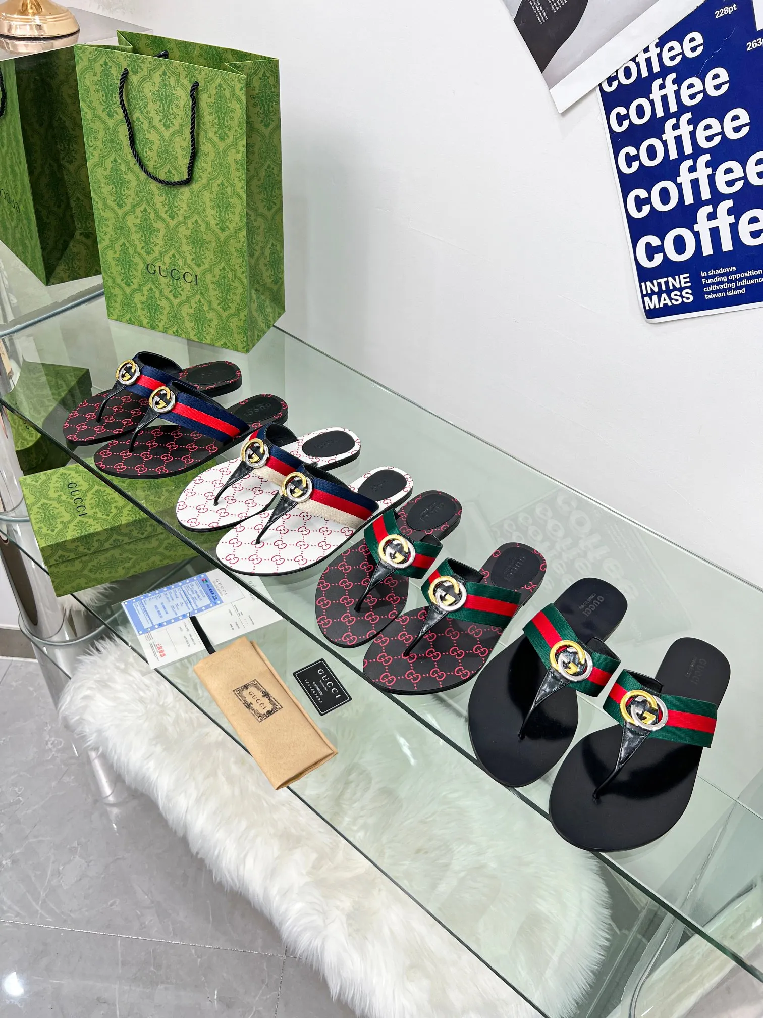 👟👟Ex-factory price 280👟👟 Gucci·Gucci💗 Classic flip-flops.  This is an amazing shoe, a luxury brand loved by celebrities and Internet celebrities😼The original hardware of the counter is gold and silver with double G buckles. 1:1 reproduction purely handmade.  German technology 3D printing logo.  Number of yards 35-45